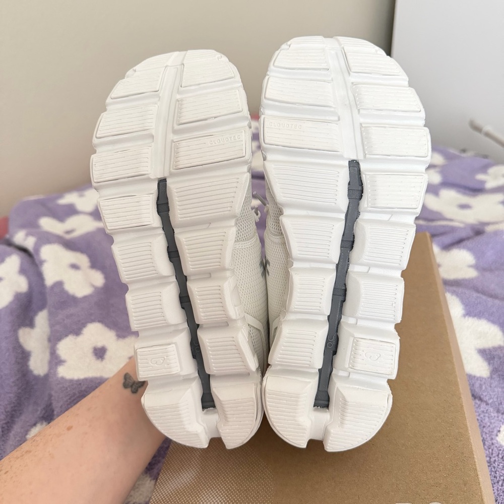 On Running White Cloud 5 Running Sneakers - Picture 7 of 8
